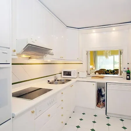 Entre Marbella Y Apartman *