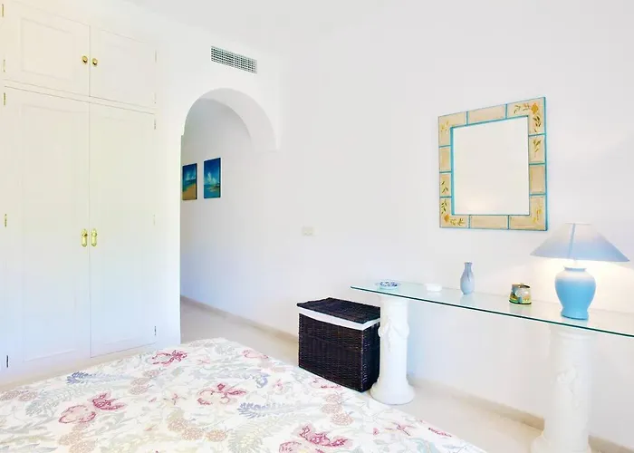 Entre Marbella Y 埃斯特波纳